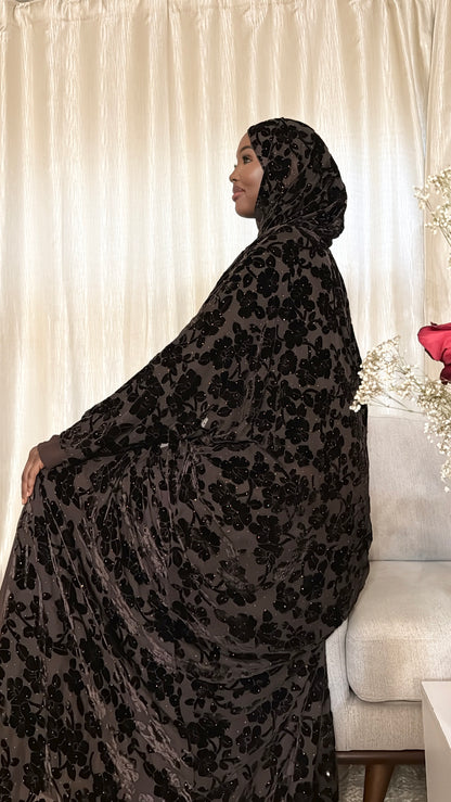 Anzàl– Two Looks. One Timeless Statement.